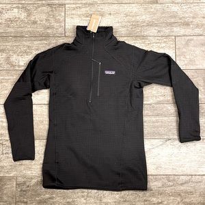 Patagonia Women’s R1 Pullover. Size small. Color Black.